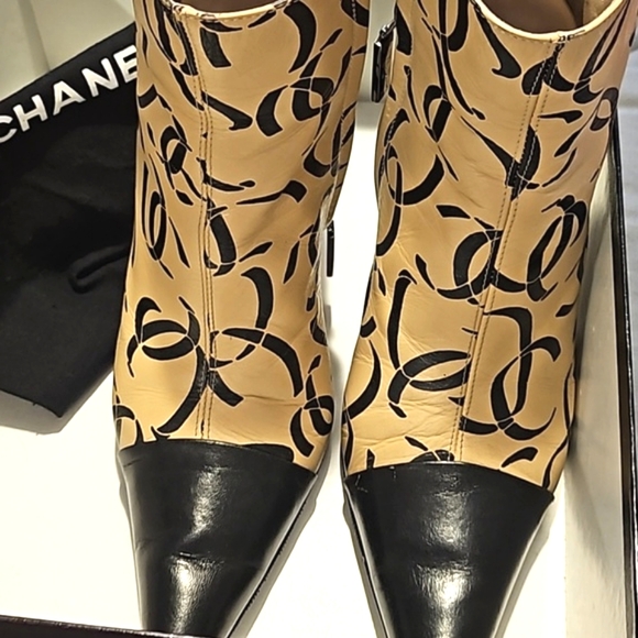 Chanel F/W 2000 runway boots - Picture 12 of 16
